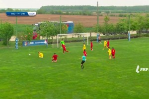 禁區(qū)內(nèi)犯規(guī)送點！羅馬尼亞球員點射破門，U16國足0-2落后羅馬尼亞U16